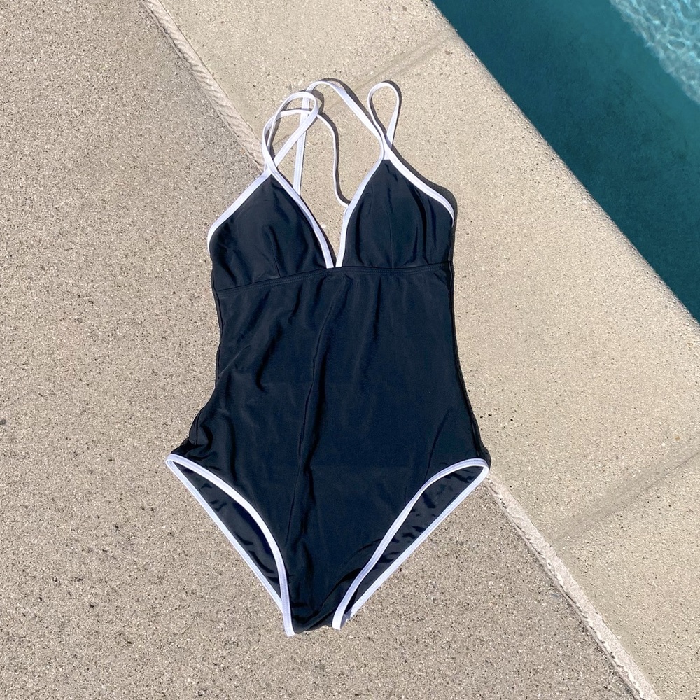 BLACK ONE PIECE